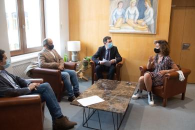 A Xunta participa con 240.000 euros na produción da serie de televisión 'El hombre de Zara' sobre a vida de Amancio Ortega
