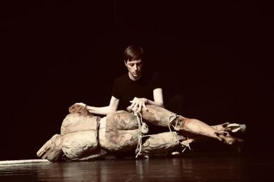 O coreógrafo Javier Martín e o escultor Joaquín Jara estrean no Salón Teatro de Santiago 'SOMA' en coprodución co CDG