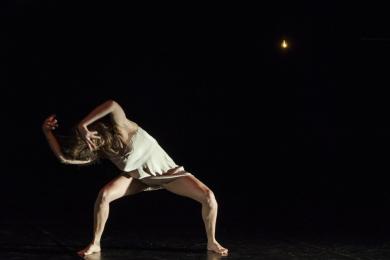 O circo e a danza ocupan o Salón Teatro esta fin de semana coas propostas de Twisting the Balance e María Move