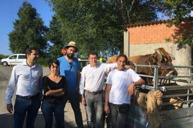 Román Rodríguez visita nos Ancares a rodaxe da película de Oliver Laxe 'Aquilo que arde'