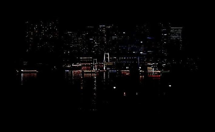 Luces recorren mi garganta