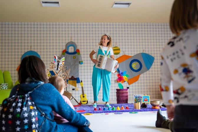 Momento musical para familias con bebés