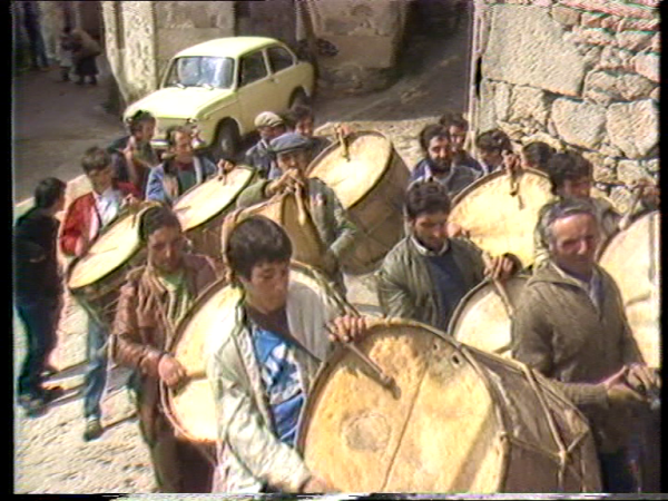 1982-1986: tradición e folclore