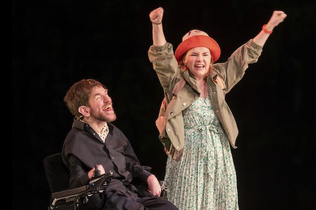 Sabes que las flores de plástico nunca han vivido, ¿verdad?