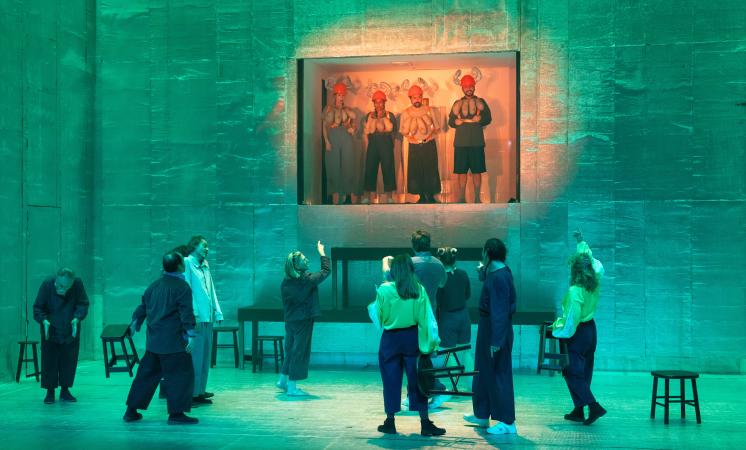 A  burra, a mesa e o pau