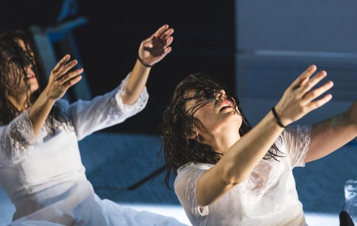 Aporía Escénica regresa ao Salón Teatro de Santiago con catro funcións de '6 cubos negros en corpo branco'