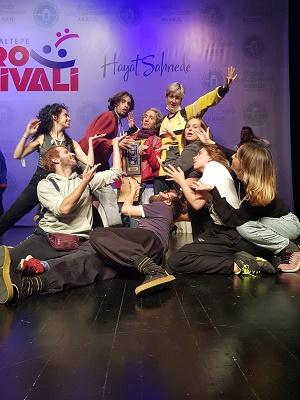 O Festival de Teatro de Estambul premia como mellor actriz a Olga Cameselle polo seu papel no espectáculo do Centro Dramático Galego 'Serva me, servabo te'