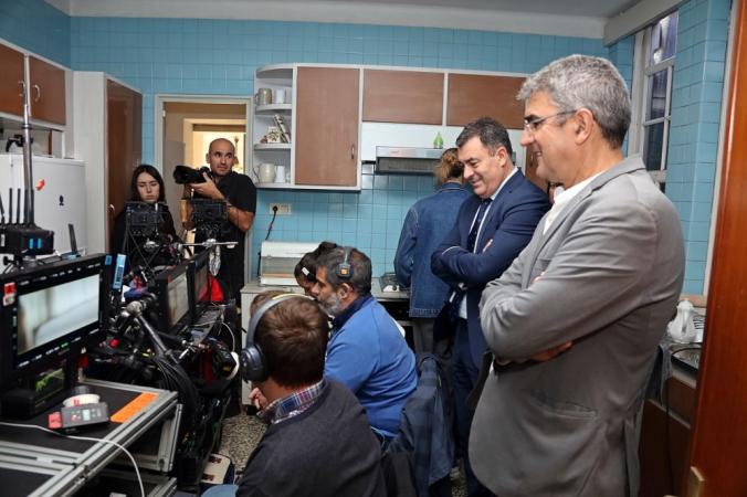 A serie internacional 'Los enviados' trasládase a Galicia para gravar a súa segunda temporada no marco do Hub Audiovisual da Xunta