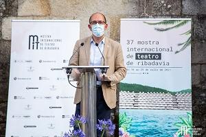 Anxo M. Lorenzo convida o público a gozar da Mostra Internacional de Teatro de Ribadavia, que conta co apoio da Xunta de Galicia