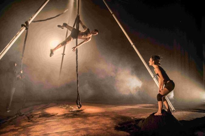 O novo circo, a danza aérea e a música electrónica suben ao escenario do CDG coa Compañía IO e o espectáculo '4 segundos'