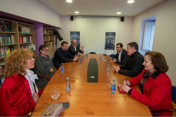 Román Rodríguez abre vías de colaboración con Prime Video para o incremento do uso do galego na plataforma