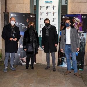 A produción do Centro Dramático Galego 'A peste' enche na súa estrea o Salón Teatro