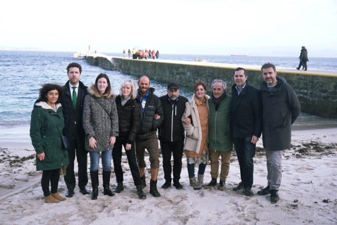 O director da Agadic visita a rodaxe na illa de Ons do novo filme de Alfonso Zarauza